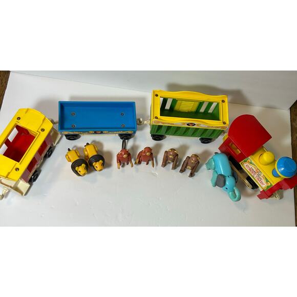 Vintage Fisher Price Circus Train •2 Lions • 2 Monkeys • 2 Bears • 1 Elephant - Picture 1 of 15